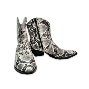 JOL Molly Faux Snakeskin Ankle Boots Women’s Size 7 Black and White